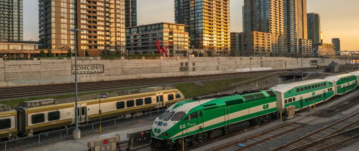 Train arriving to the main Toronto Train station 