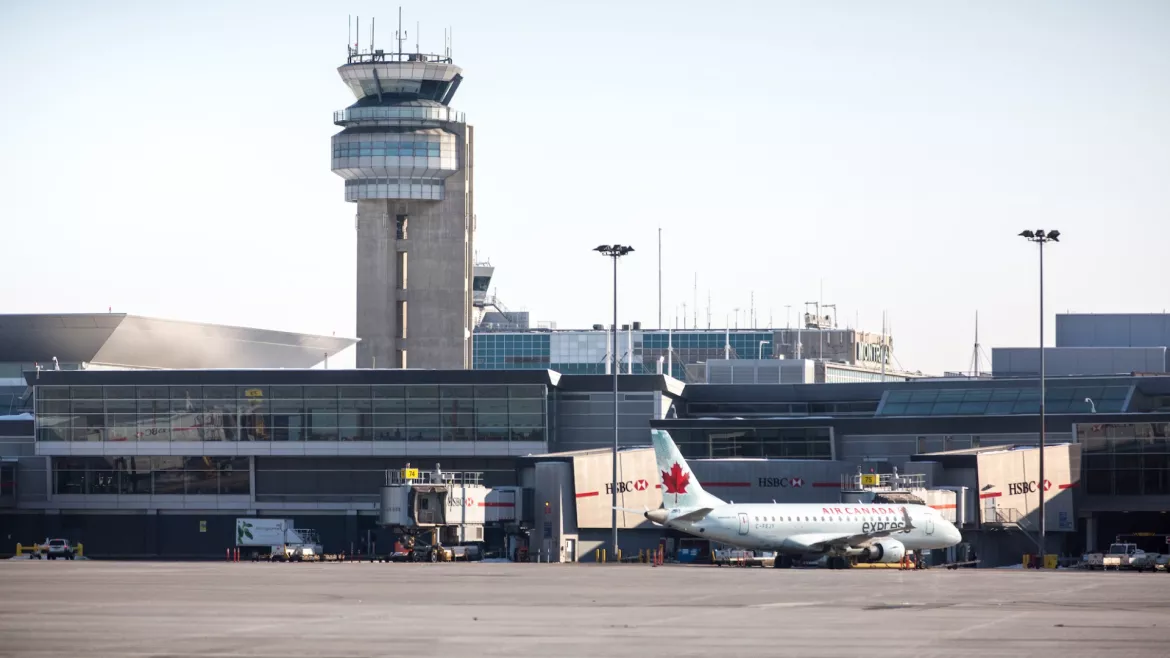 Montreal Airport runway picture
